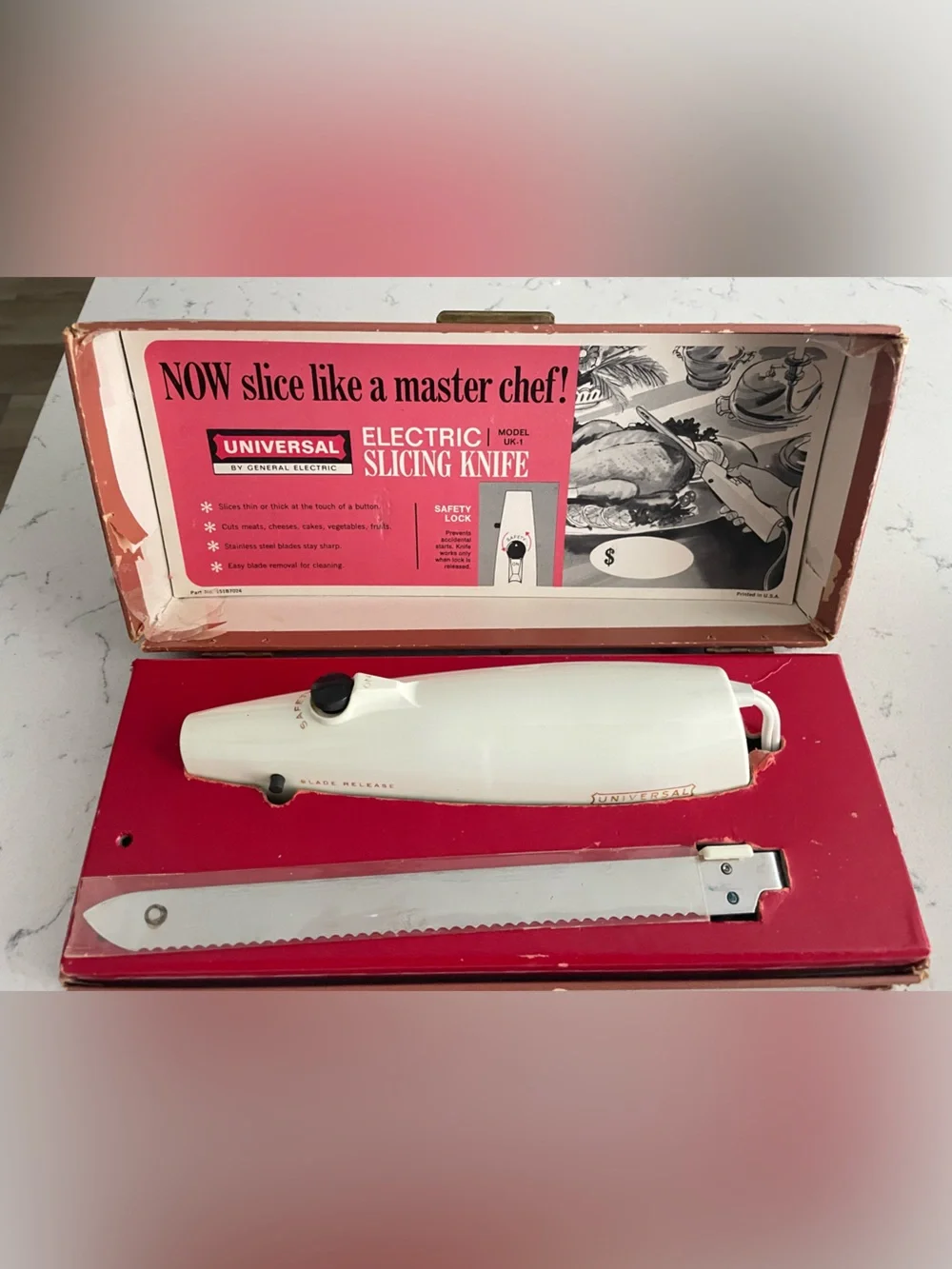 Universal Electric Slicing Knife - Vintage and works like new!!